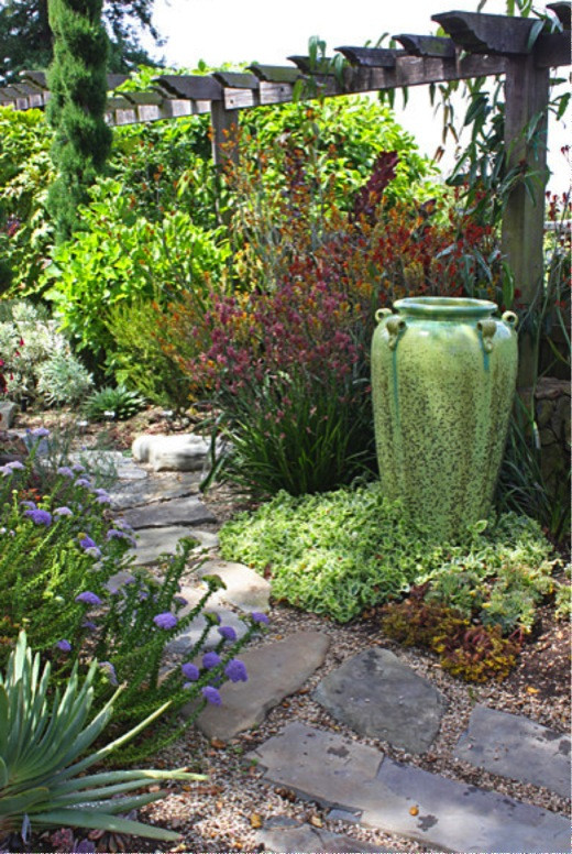 garden path, walkway, garden treillis, garden woodwork, large pot, mediterranean garden, pathway, pots, urn