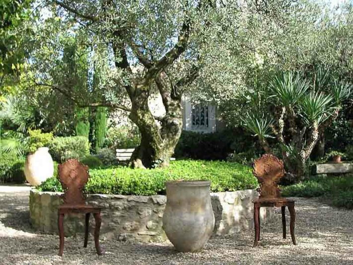 How to create a Mediterranean garden