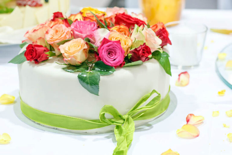 Edible Flowers for Cakes Adding Natural Beauty to Desserts