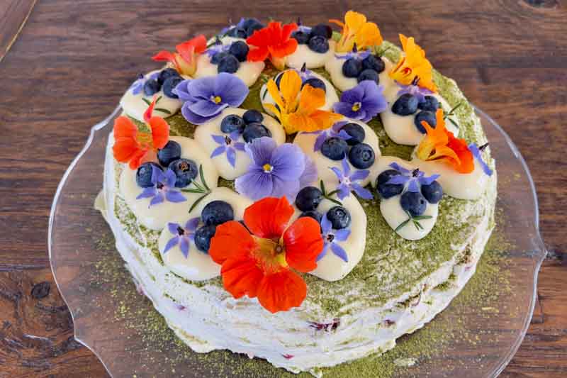 Edible Flowers, Edible Flowers for Cakes, Flowers we can eat, Pansies, Marigold, Nasturtium, Roses