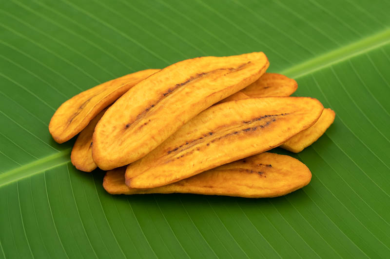 Fried plantain on a banana leaf, Plantain, Cooking banana, Edible banana, Banana, Musa x paradisiaca