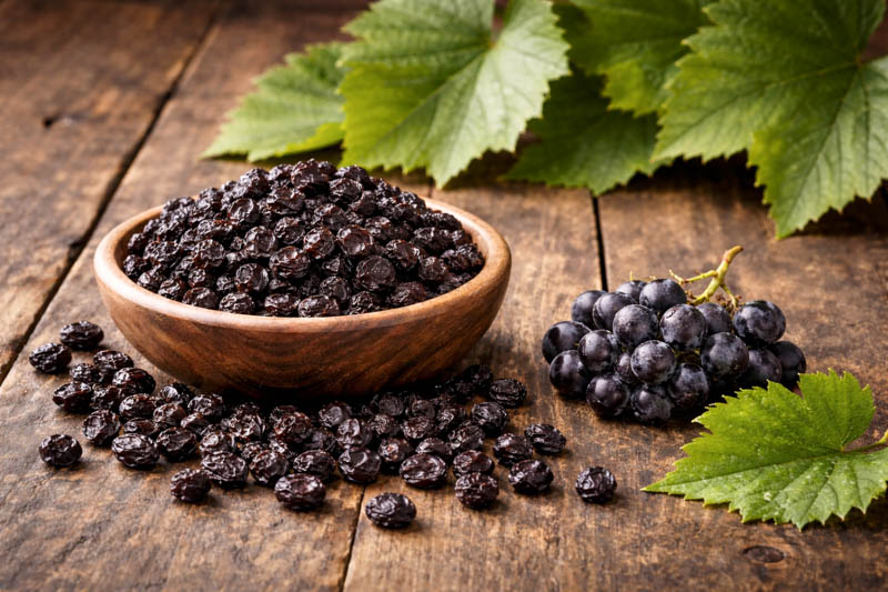 Fresh and dried black Corinth grapes