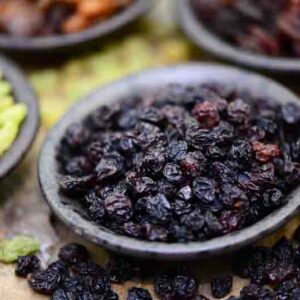 Fresh and dried black Corinth grapes
